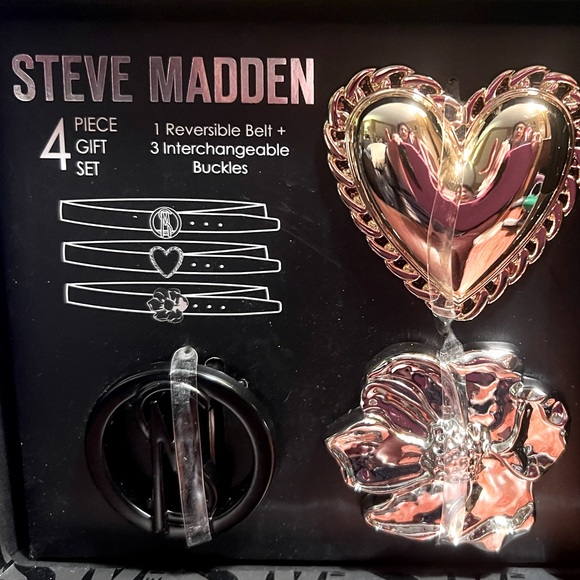Steve Madden NWT Reversible Belt & 3 Interchangeable Buckles 4 Piece Gift Set - Picture 2 of 7